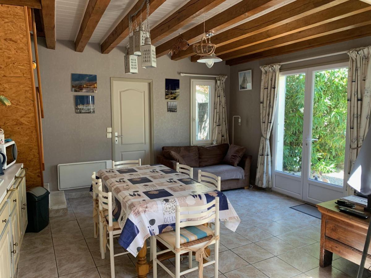 Maison De Pays Au Centre Du Village Holiday home *